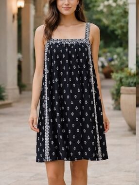Old Navy Black & White Printed Sundress – Size Medium